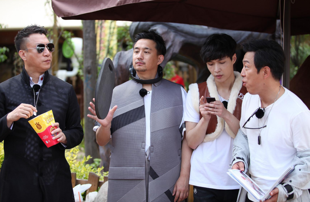 黄渤|柳岩调侃黄渤：你这么喜欢二手货？黄渤机智回怼，网友：情商高