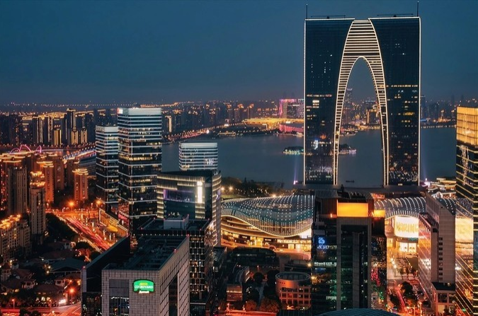 飞舞的轻荣小雪花 最强地级市！GDP终破2万亿大关，有一线的实力却没一线的样子