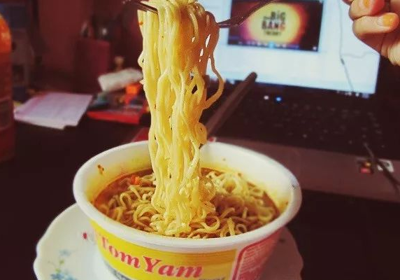 医线天|央视曝光：1物比地沟油还脏，被不少家长当成“营养品”，快住手吧