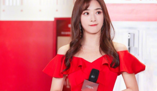 关晓彤|关晓彤“无痕裤”这打扮火了，第一眼出戏，再看有被撩到