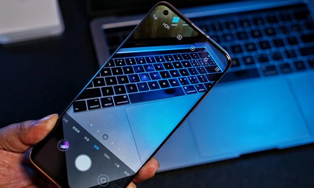 雷一趣说|华为和小米恰恰相反，小米被称为全能型公司，被大家称作三合一