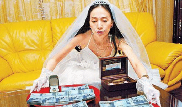 翡翠|她靠着翡翠发家致富，身价直飙70亿，感情生活却一塌糊涂！