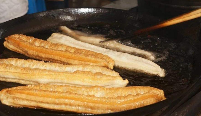 豆浆|喝豆浆能消散甲状腺结节？医生：不想甲状腺报废，3种食物要远离