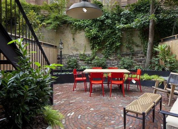 小院地面铺装有5种选择,不但防滑而且耐用,一般还要考虑4个问题