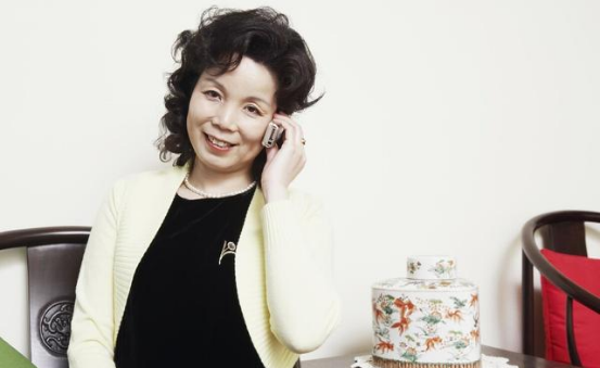 天天听健康|喝“芹菜汁”就能降血压？52岁大妈为了降血脂每天坚持喝，结果悲剧了！