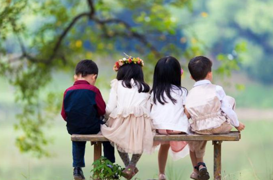 雷五有料|家长希望孩子自信阳光， 要注意好教育方法，能够让孩子养成自信心