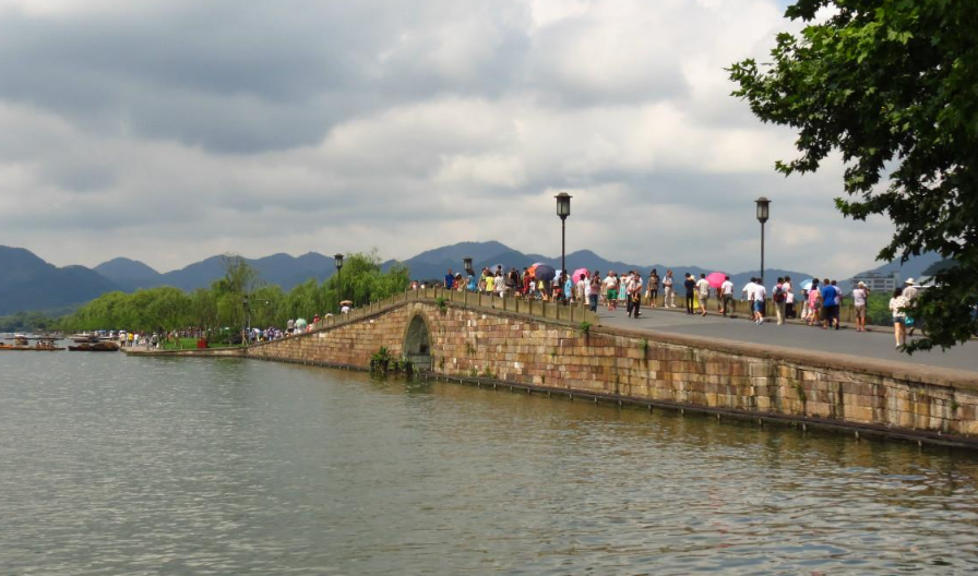 美诗美文的世界 五一各地堵车，诗友们晒打油诗，未出门网友：原谅我不厚道地笑了