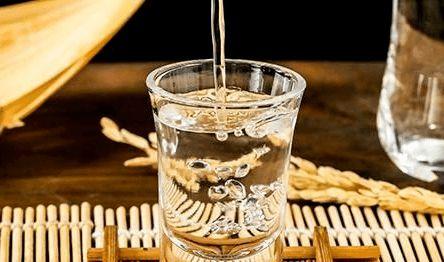 医生|喝一次等于喝3斤白酒，骨科医生：常喝让你骨头变成“马蜂窝”