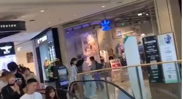 事故全球通 伤害性不大，侮辱性极强！杭州李宁店铺人满为患，阿迪空无一人？