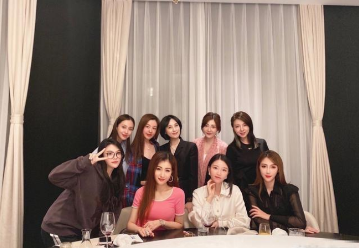 Angelababy|Baby带儿子小海绵打入上海顶级富婆圈,自曝平时负责给大家订餐