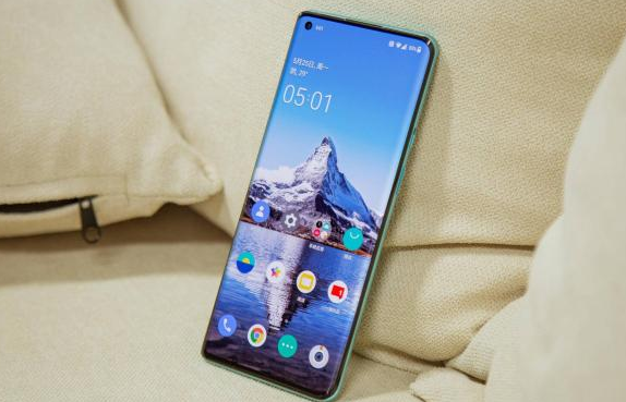 雷三趣说|一加8Pro价格下跌严重,是OPPO品牌的一部分,颜值和流畅度都非常出彩