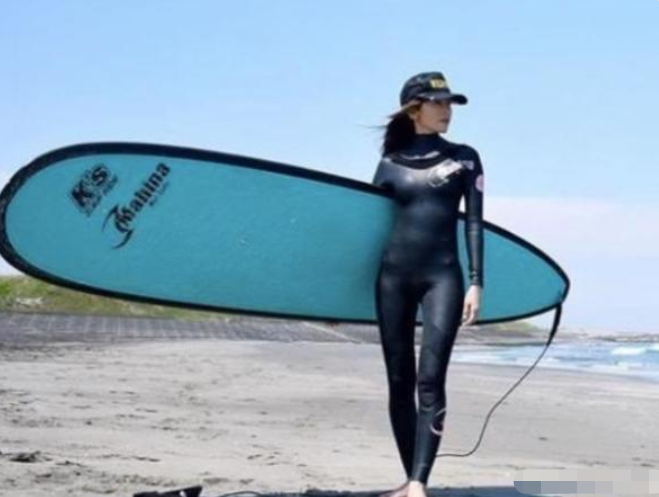 工藤静香|工藤静香\毁容式\变老？看到她年轻照片才懂，什么是神仙颜值