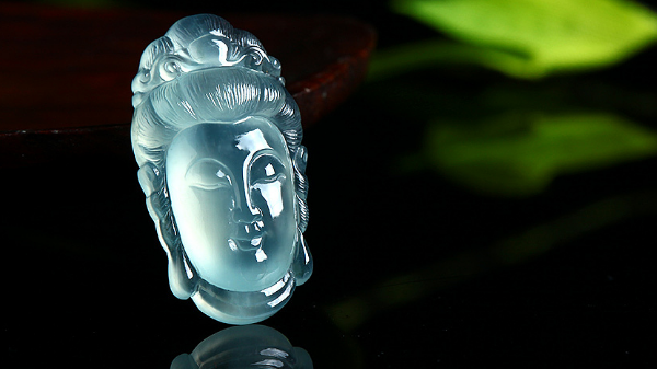 九哥翡翠 很多人都不懂怎么去玩翡翠,千万不要再有这些心理,不然容易吃亏