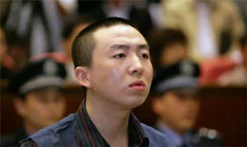 女孩 广州许霆案：因取款机故障取出17万被判无期，改判获释后说没恶意