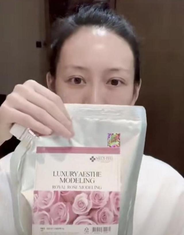 好物官|王鸥最近晒出的一款面膜火了，价格便宜又好用，拯救暗黄干燥肌