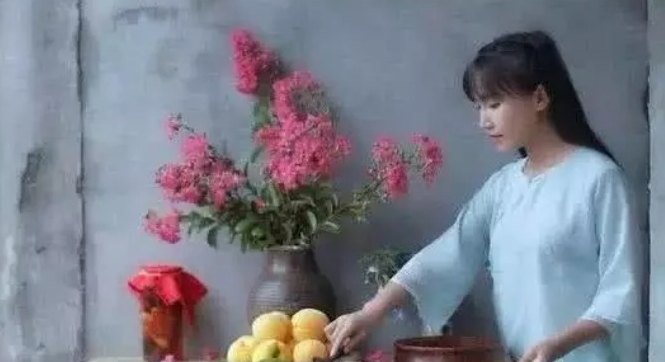 李子柒|李子柒再翻车？生活照被公开，网友直言：差距太大仙气全无？