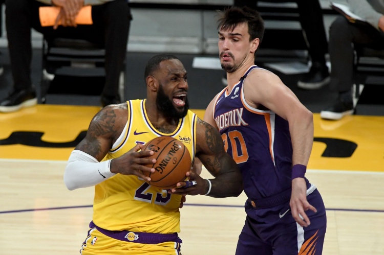 勒布朗·詹姆斯|湖人没戏了？苏群指出詹姆斯最大问题：他的眼神与2018年总决赛相似