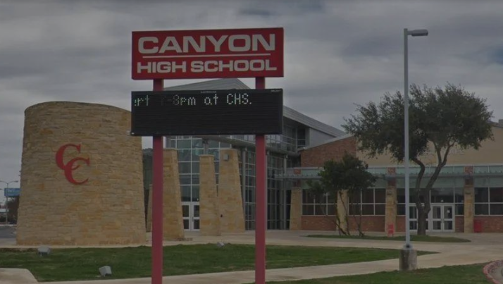 教室 女老师在学校教室壁橱里侵犯15岁男学生,被对方母亲举报后悲剧了