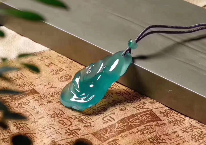 翡翠|投资翡翠要谨慎，出手翡翠更要慎重，仅凭一腔热血远远不够