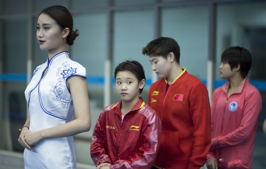 易烊千玺|张家齐5岁与郭晶晶合照，扎小辫好可爱，用12年追上了偶像郭晶晶