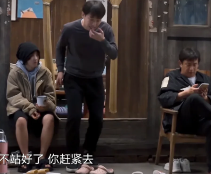 彭昱畅|何炅对彭昱畅说的3句“你凭什么”，揭露了圈内有多注重资格和排位