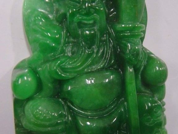 翡翠|白茫茫的一片,出现在翡翠内部,对于玉器本身是有价值影响的