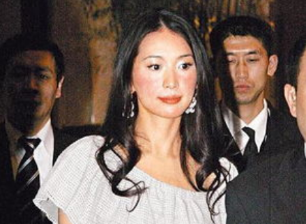 林志玲|醉酒后“丑态百出”的几位女星，林志玲被众人围观，图4的她太奔放了！