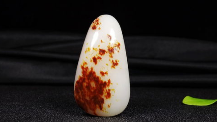 |和田玉是大自然赠予的特殊礼物，价格虽水涨船高，却依然受推崇