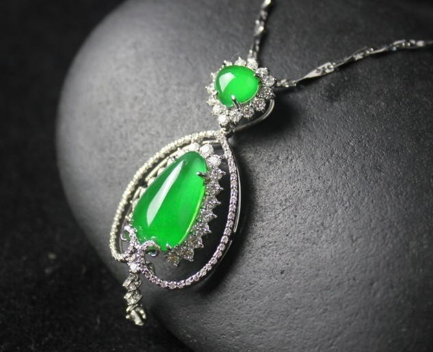 翡翠|收藏翡翠要讲究原则，不是越奇怪的就越有价值，要有好品质才行