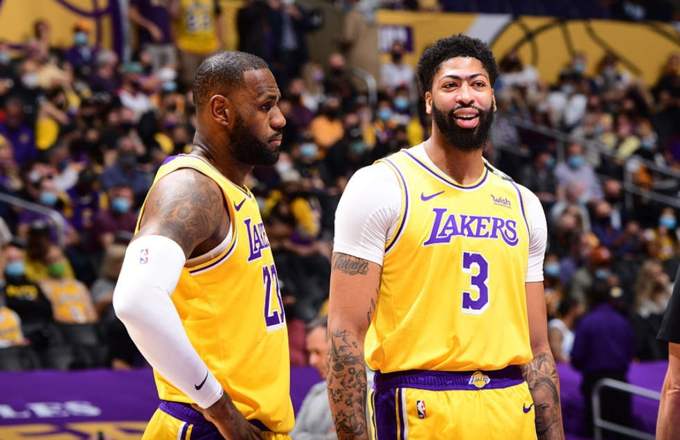 保罗|湖人反超太阳！保罗三巨头25分，詹姆斯5分4失误，戴维斯12+5