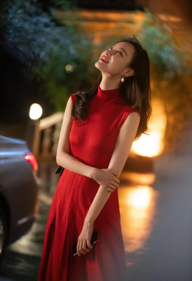 穿衣搭配|趁假期追完《流金岁月》，倪妮的穿搭太美了，刚入职场的妹妹快get起来吧!