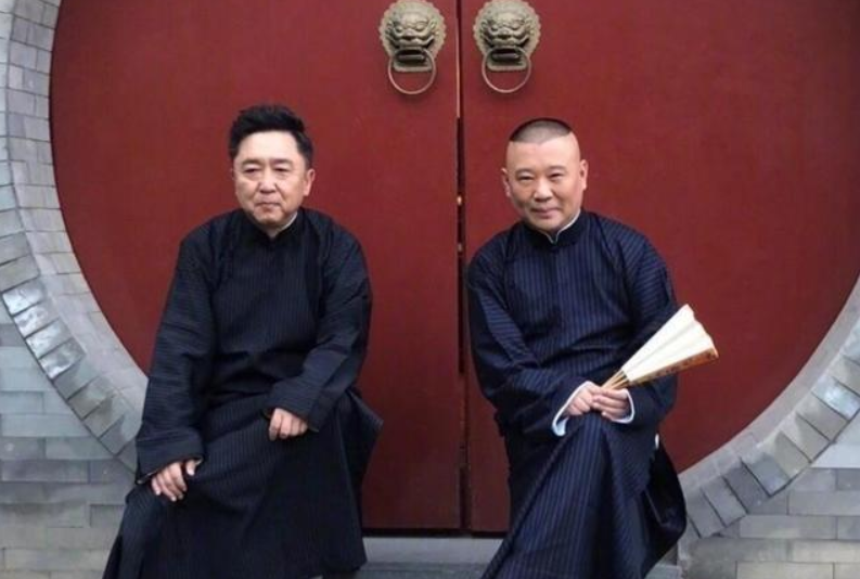 于谦|有种背景叫于谦的人脉，饭局上吴京坐角落，拍照时郭德纲也只靠边