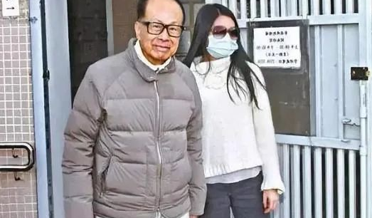 张子强|李嘉诚最宠爱的“神秘女子”，被雪藏24年后，一露脸就是「700亿」！