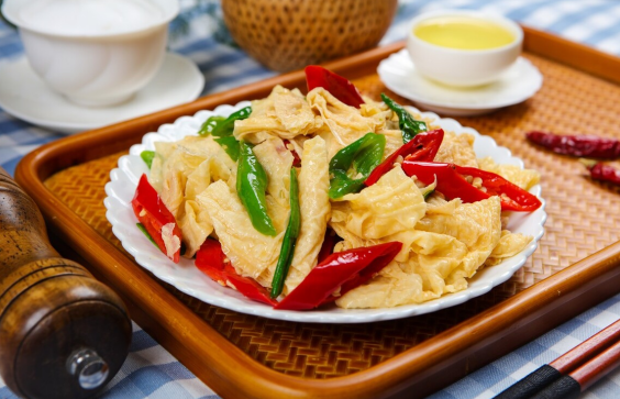 医生|胆固醇大户已发现，肥肉“背锅”了，医生：“3素”常吃，血管迟早堵