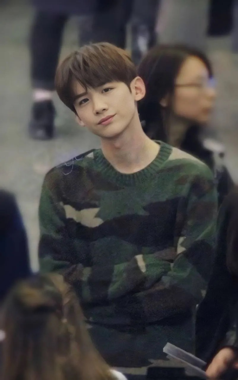 白敬亭|白敬亭直男人设崩塌？被马思纯夺荧幕初吻，白敬亭凭什么会火？