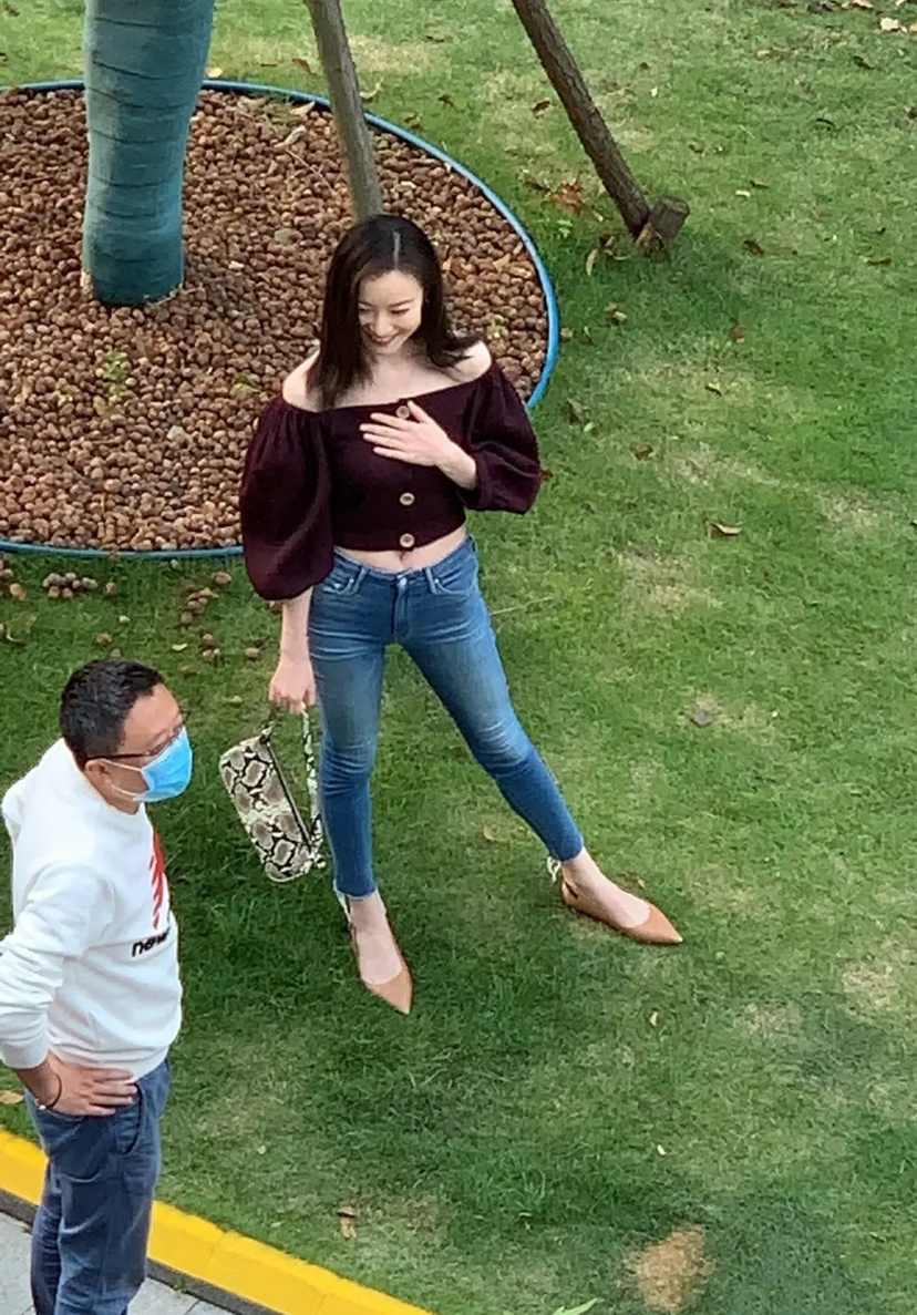 穿衣搭配|趁假期追完《流金岁月》，倪妮的穿搭太美了，刚入职场的妹妹快get起来吧!