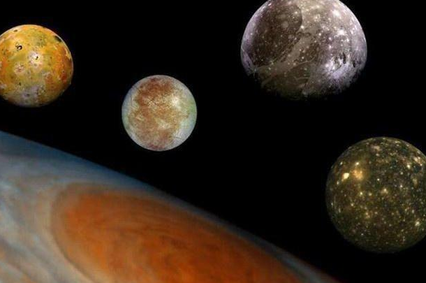  你所见到的或许不是真相，看似悬浮的行星，其实在不断的坠落