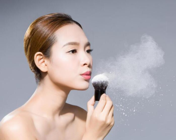 明星素颜|女人要学会“素颜妆”的化法，精致迷人惹人爱，只需几个简单步骤