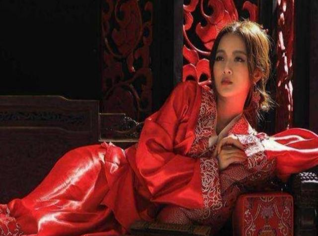 家中大小宝|民间故事：寡妇被浸猪笼，七日后电闪雷鸣，巫婆：快躲进棺材