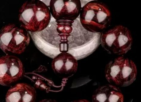 海南黄花梨|文玩新手请注意，又一假冒海黄的木头出现了，叫贵州黄花梨