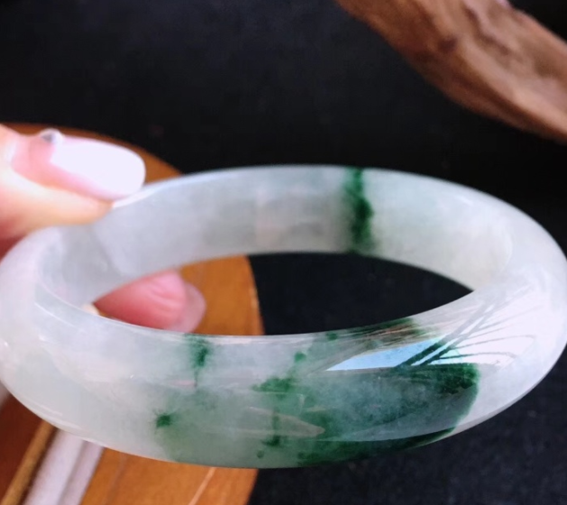 翡翠|麻雀虽小五脏俱全！翡翠虽小，但哲理丰富，你真的领悟到其中奥妙了吗？  ?