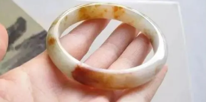 |关于翡翠你不知道的知识,洒金翡翠是如何形成的?如何挑选?