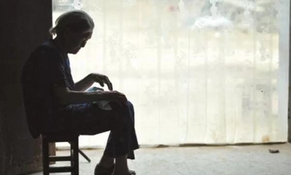 童书小窝|河南周口的甘肃老汉，投靠女儿不成流落街头：没有了爹娘哪还有家