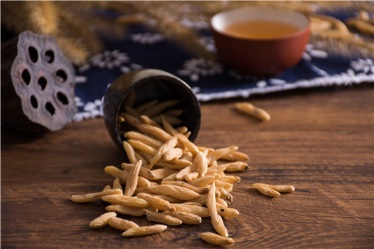 鑫通街拍|麦冬具有较高的药用价值、高效经济作物，应该怎么样种植呢！