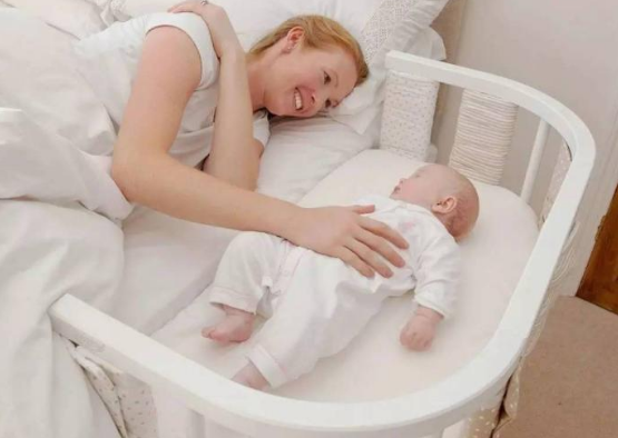 雷八趣说|注意好孩子的这些行为,可能是给父母的暗示,可以和孩子分房睡了