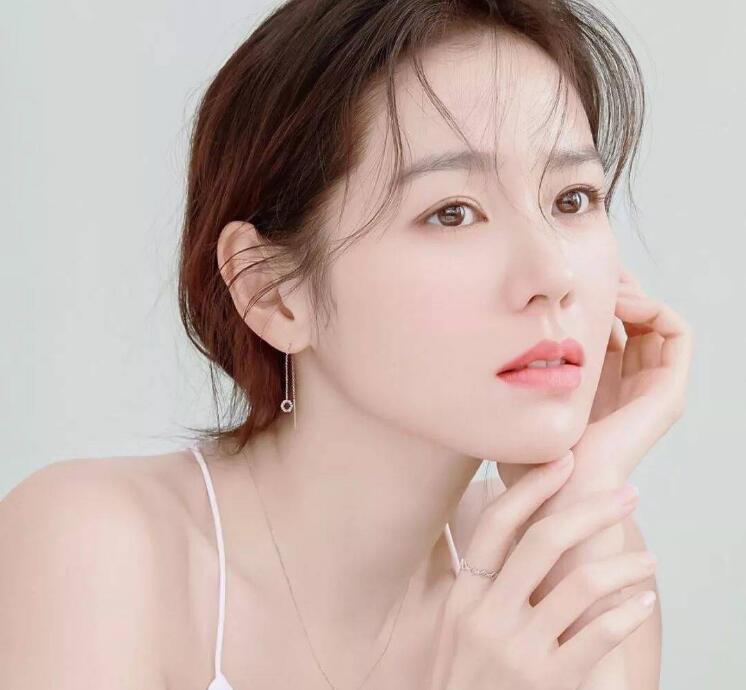 护肤 建议女性朋友们，涂抹精华液时切记“3不要”，保准肌肤越养越嫩
