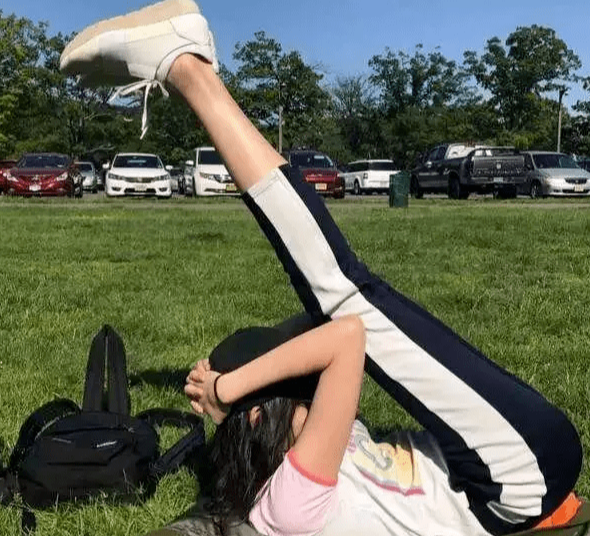 发型|国产176cm的人间“腿精”,黄金比例太撩人,逆天的“过肩折腿”可太秀了!