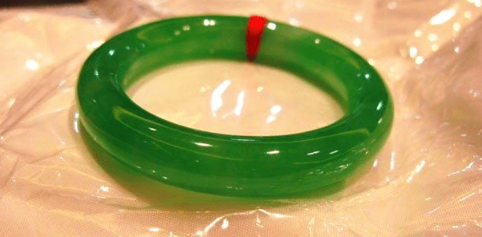 艺术品|翡翠小知识:当这种玉石与翡翠放在一起,你能分辨得出来吗?