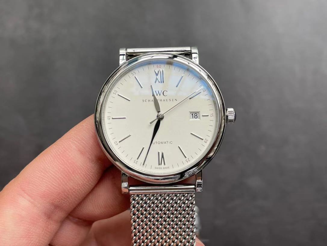 穿衣搭配|职场表颜值担当，五万左右王者，万国柏涛菲诺会被选择吗？