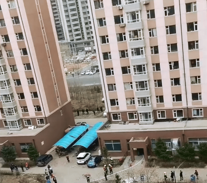 事故全球通 吉林一对母女11楼坠亡身亡，邻居回应“曾屋内打开煤气自杀”